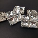 Металевий декор, пряжка, брошка.