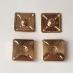 Кнопка пришивна квадратна 2х2см Золото