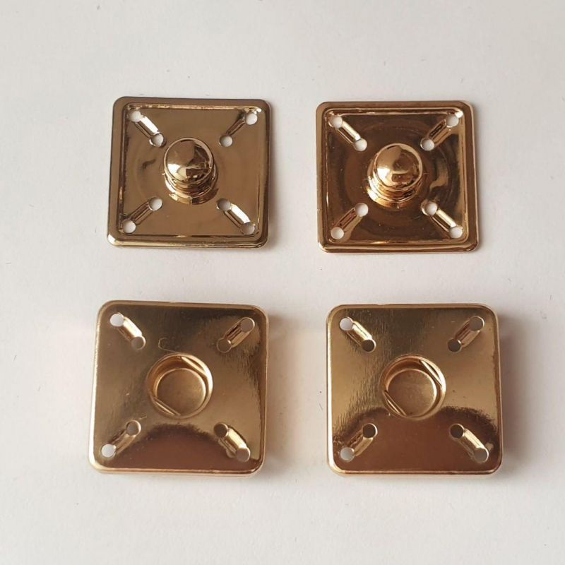 Кнопка пришивна квадратна 2х2см Золото