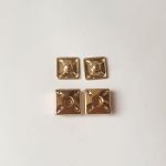 Кнопка пришивна квадратна 1х1см Золото