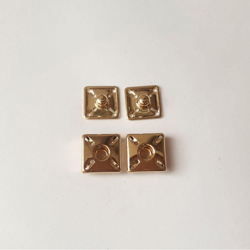 Кнопка пришивна квадратна 1х1см Золото