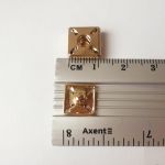 Кнопка пришивна квадратна 1х1см Золото