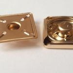 Кнопка пришивна квадратна 2х2см Золото