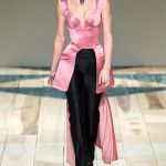 Брюки та сукня - наймодніше поєднання цього сезону