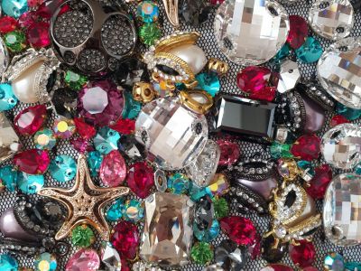 Вигідно купити дизайнерські стрази в Україні